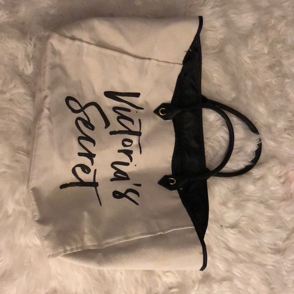 A Victoria secret bag - Picture 2 of 5